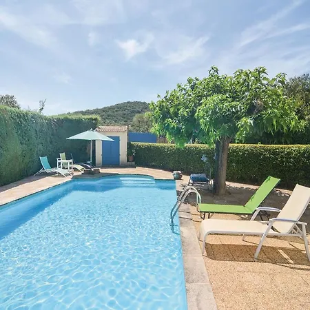 Three-bedroom Holiday In Feriehus Collias