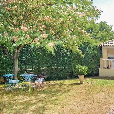 Feriehus Three-bedroom Holiday In Collias