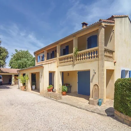 Three-bedroom Holiday In