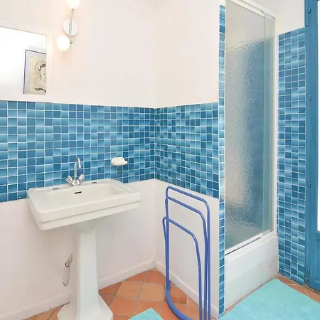 Three-bedroom Holiday In Collias